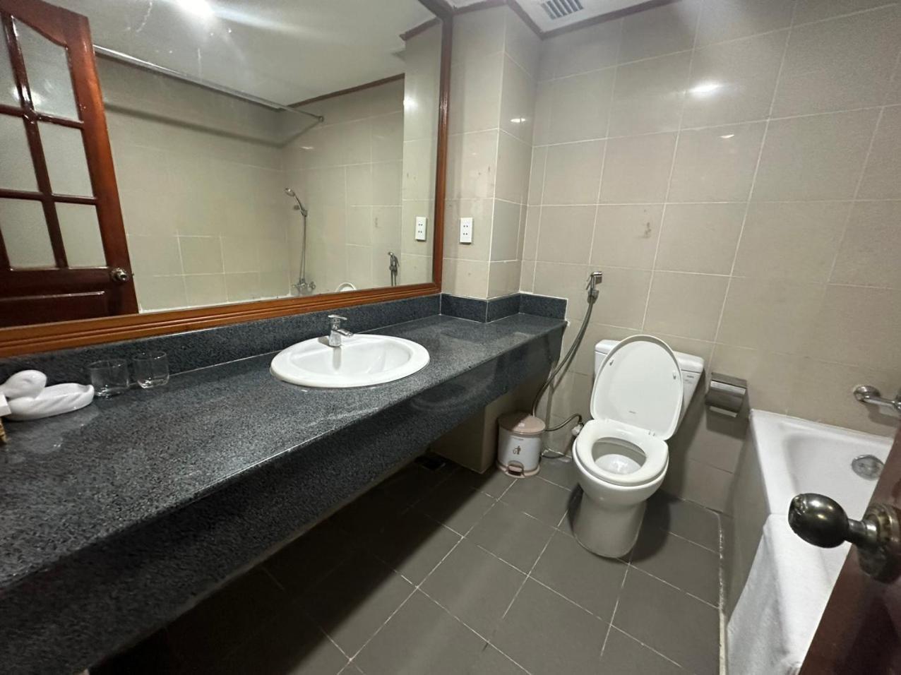 Ngoc Thu Hotel Soc Trang Exterior photo